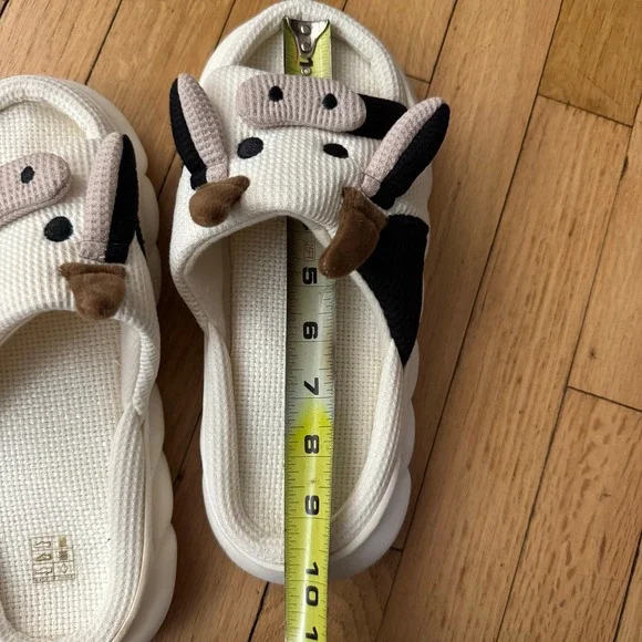 Novelty Cow Slippers - Fun Comfort Slides, Cozy House Shoes Size 40-41 - Picture 5 of 7